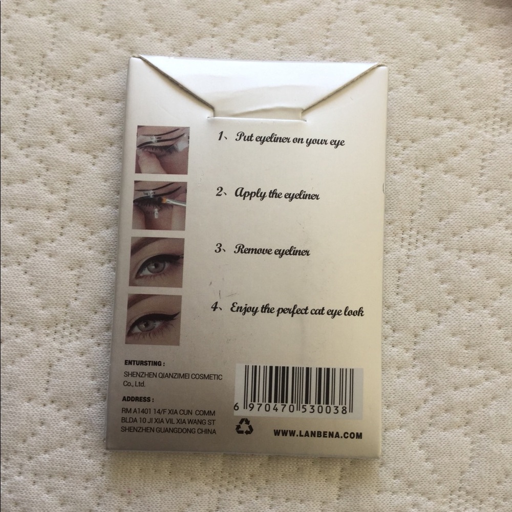 Eyeliner stencil - Picture 2 of 3